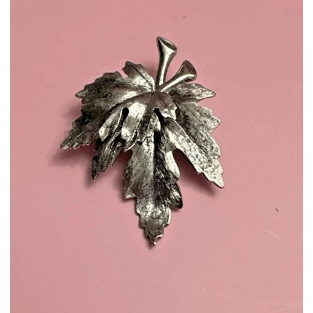 Vintage Silvertone Leaf Brooch – Textured Layered Design, 1.75 Inches